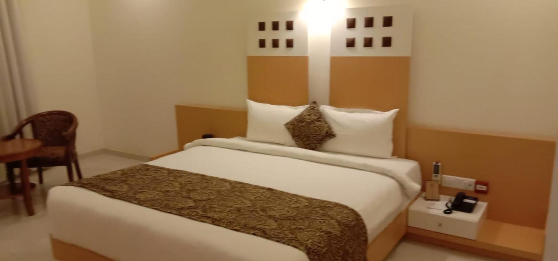 Hotel Roma Kristo Dwārka Dış mekan fotoğraf