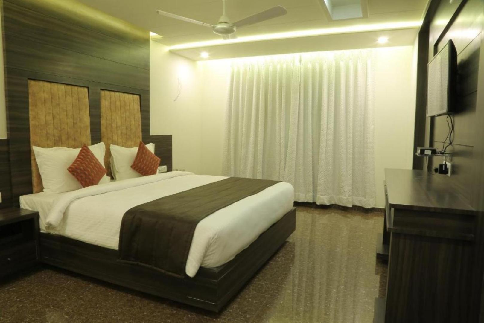 Hotel Roma Kristo Dwārka Dış mekan fotoğraf