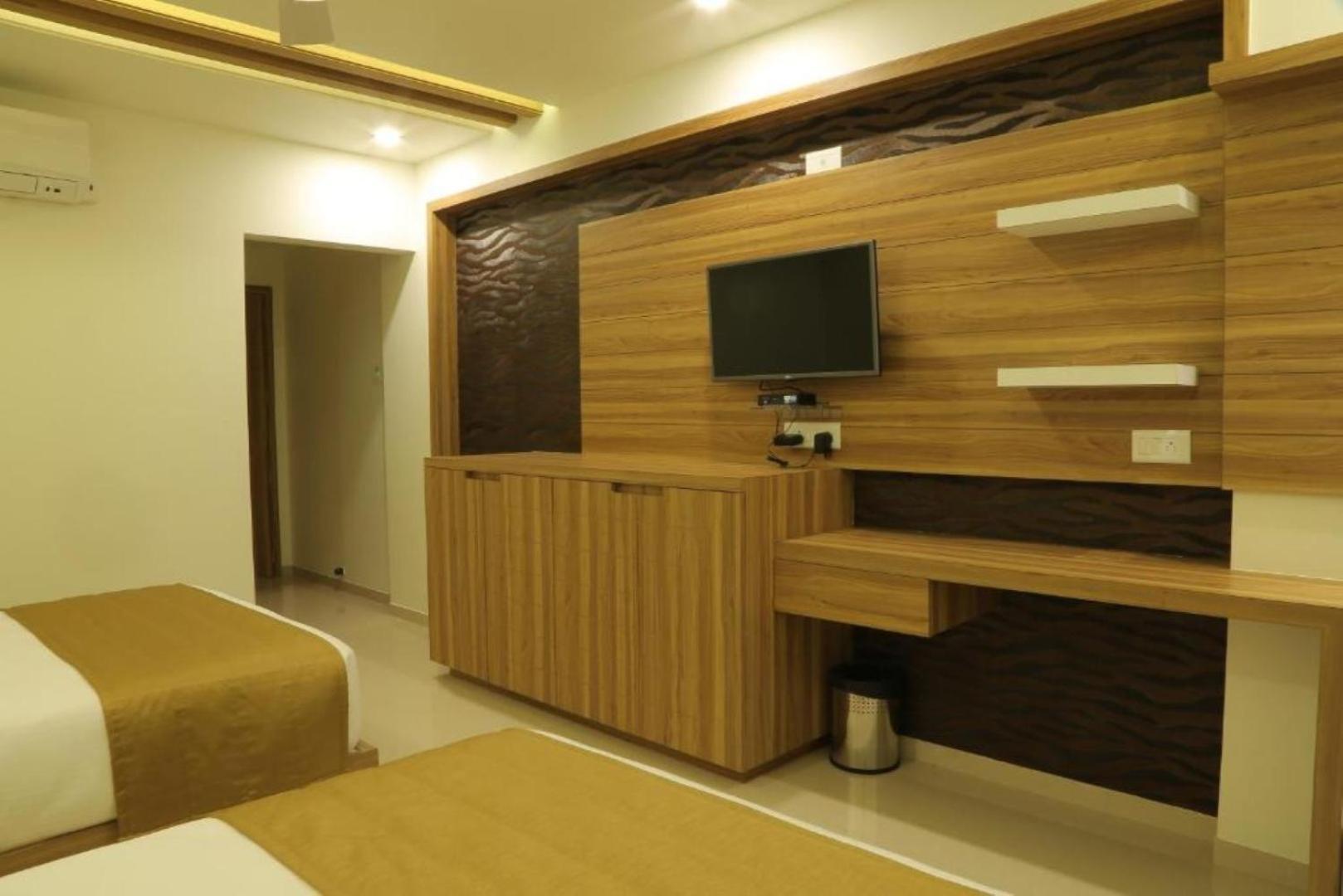 Hotel Roma Kristo Dwārka Dış mekan fotoğraf