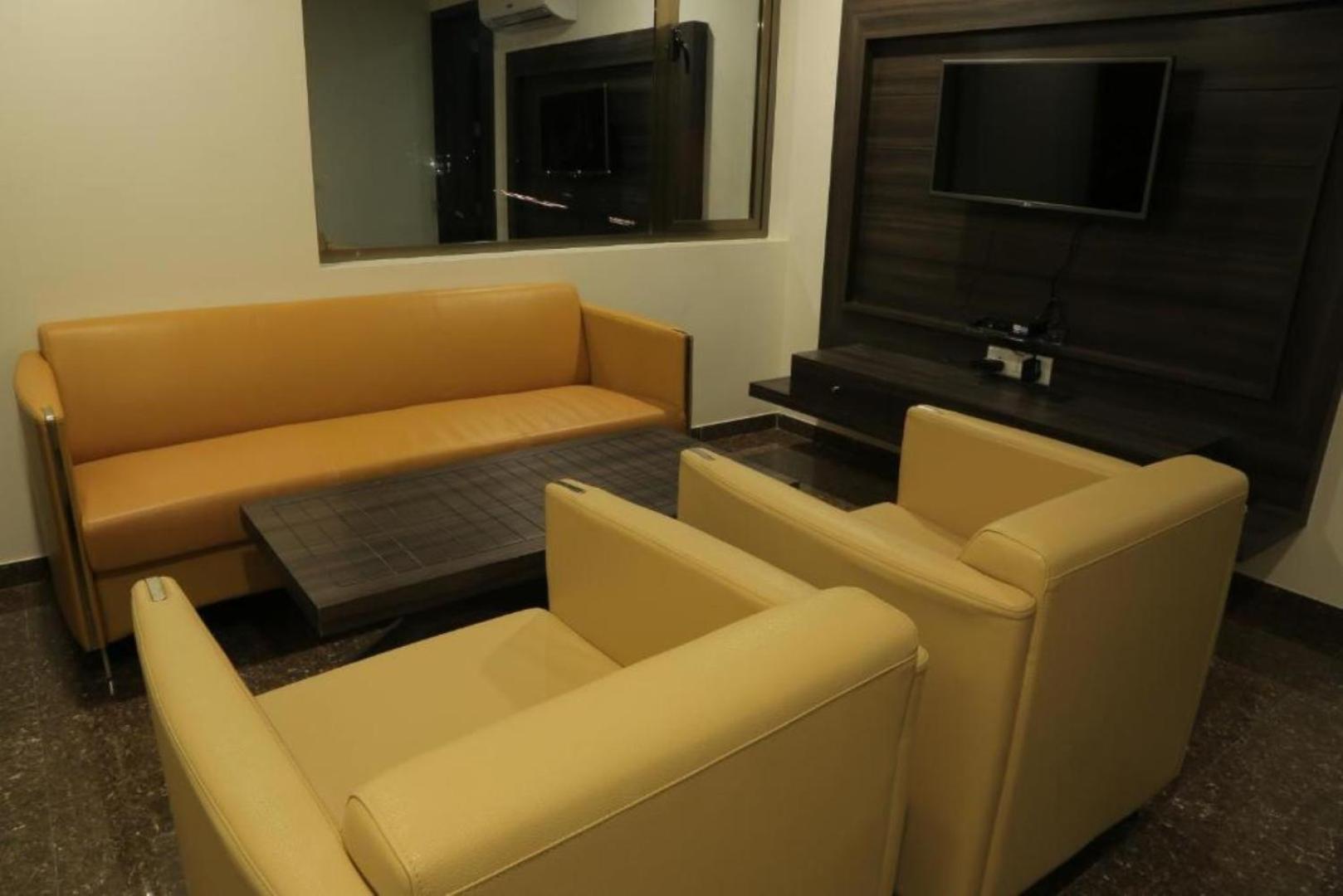 Hotel Roma Kristo Dwārka Dış mekan fotoğraf