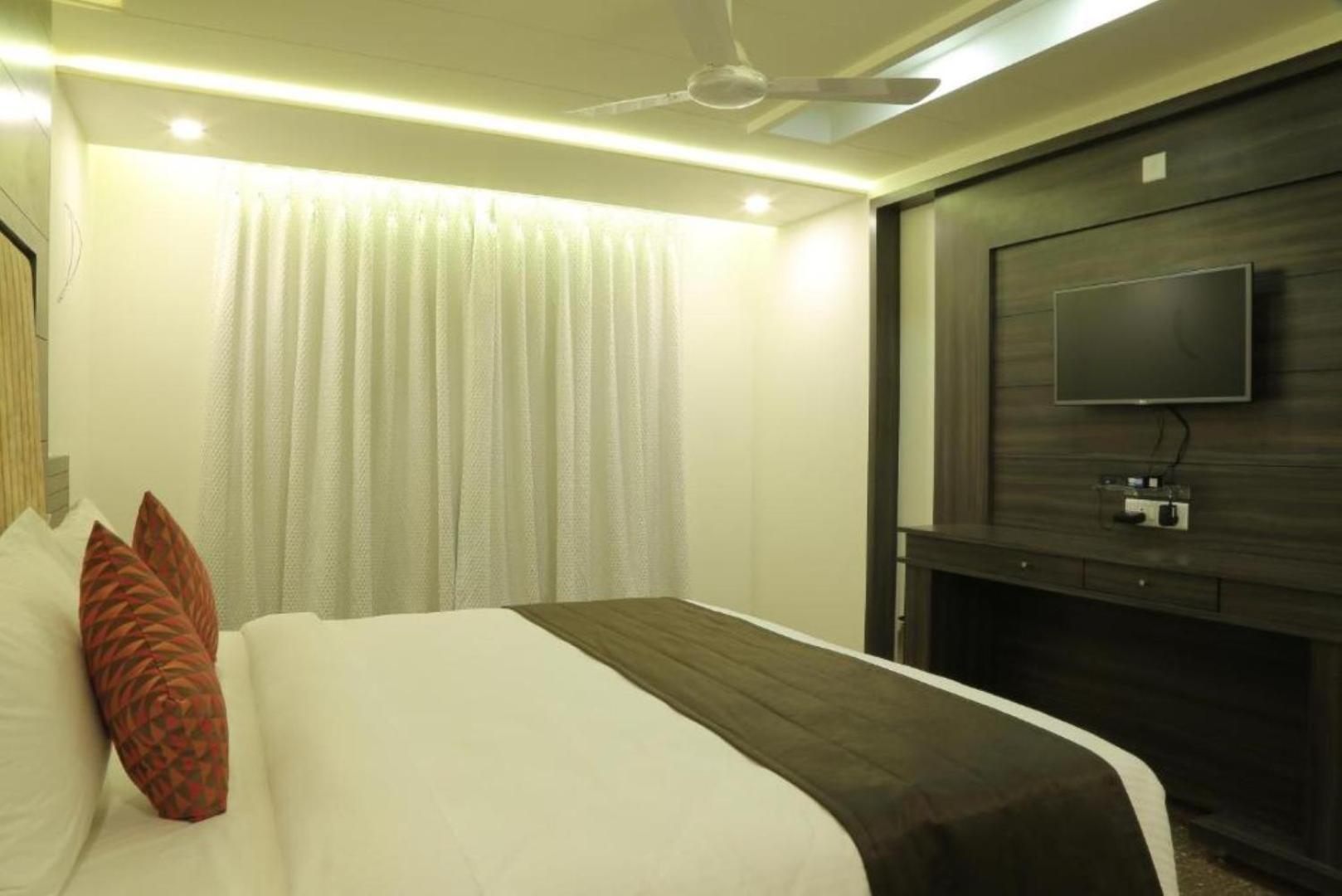 Hotel Roma Kristo Dwārka Dış mekan fotoğraf