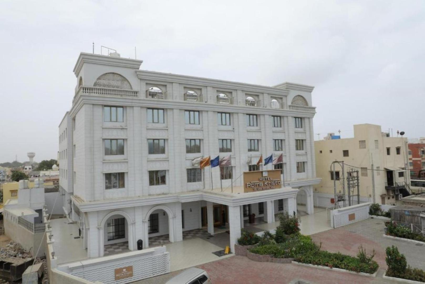 Hotel Roma Kristo Dwārka Dış mekan fotoğraf