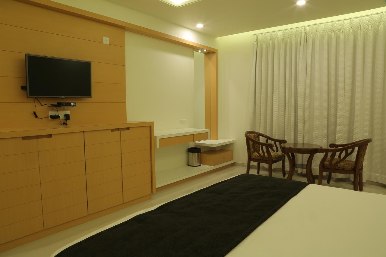 Hotel Roma Kristo Dwārka Dış mekan fotoğraf