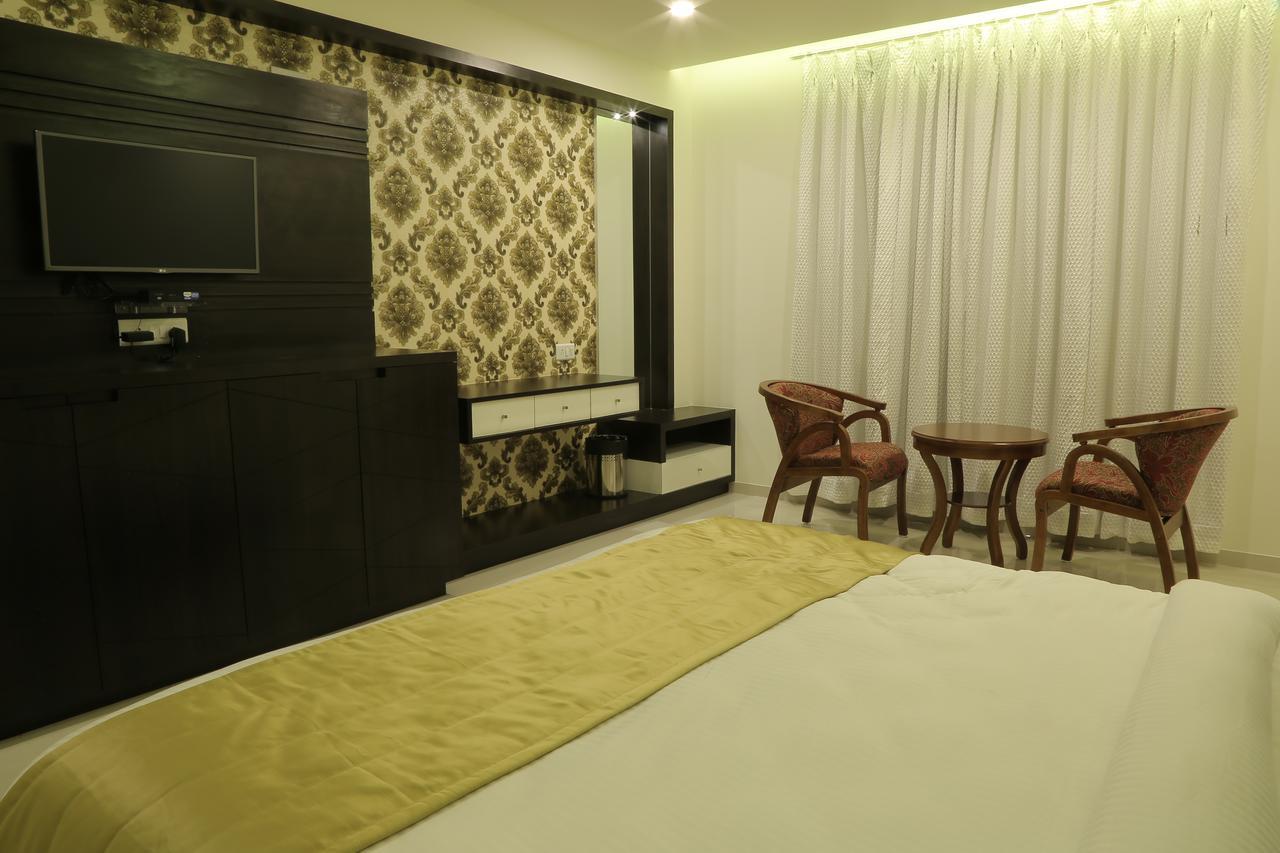 Hotel Roma Kristo Dwārka Dış mekan fotoğraf