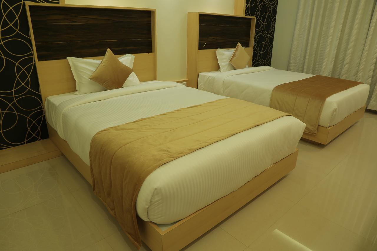 Hotel Roma Kristo Dwārka Dış mekan fotoğraf