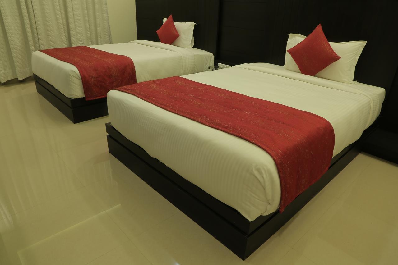 Hotel Roma Kristo Dwārka Dış mekan fotoğraf