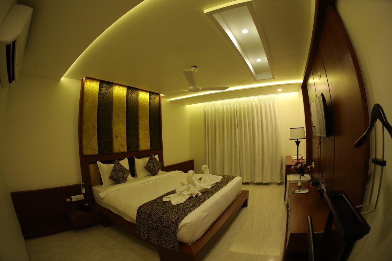 Hotel Roma Kristo Dwārka Dış mekan fotoğraf