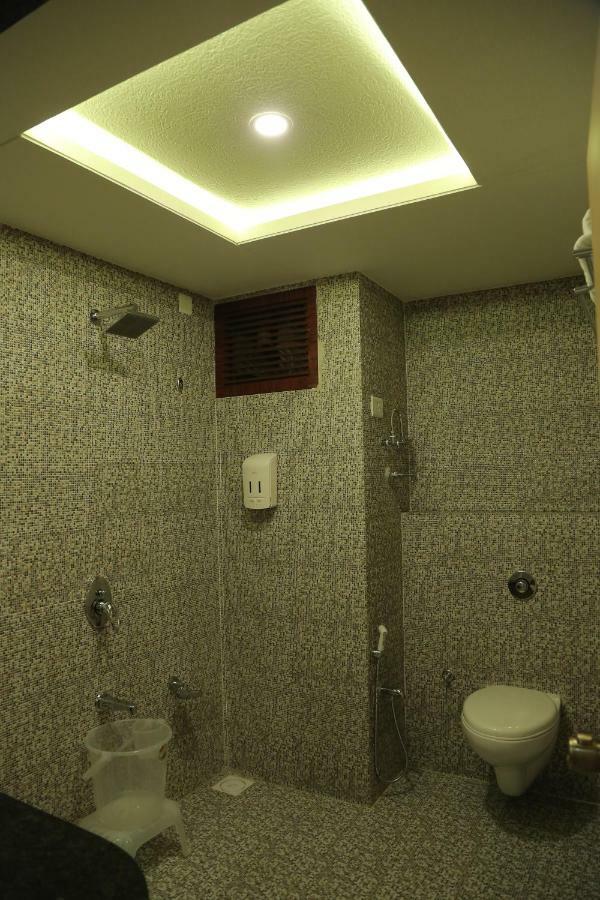 Hotel Roma Kristo Dwārka Dış mekan fotoğraf